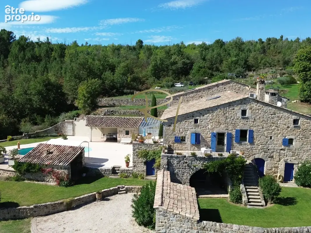 Mas en pierre rénové avec dépendances et piscine - photo 4