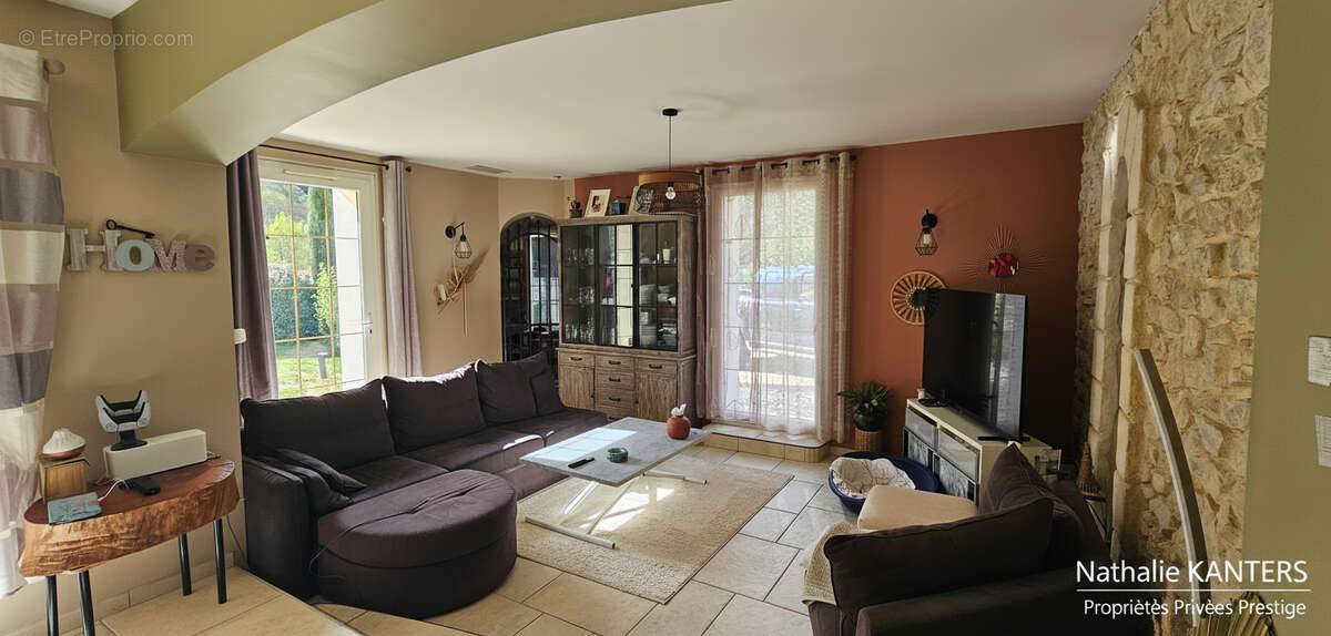 Maison à VINS-SUR-CARAMY