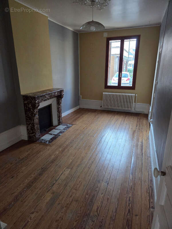 Maison à MAIGNELAY-MONTIGNY