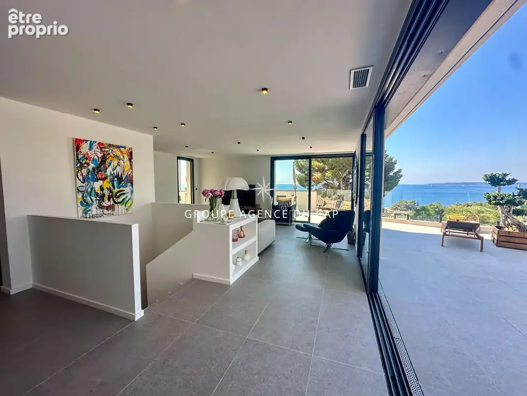 À vendre villa contemporaine de 350m² 8 pièces avec vue mer, à pied des plages et des commerces des issambres - photo 3