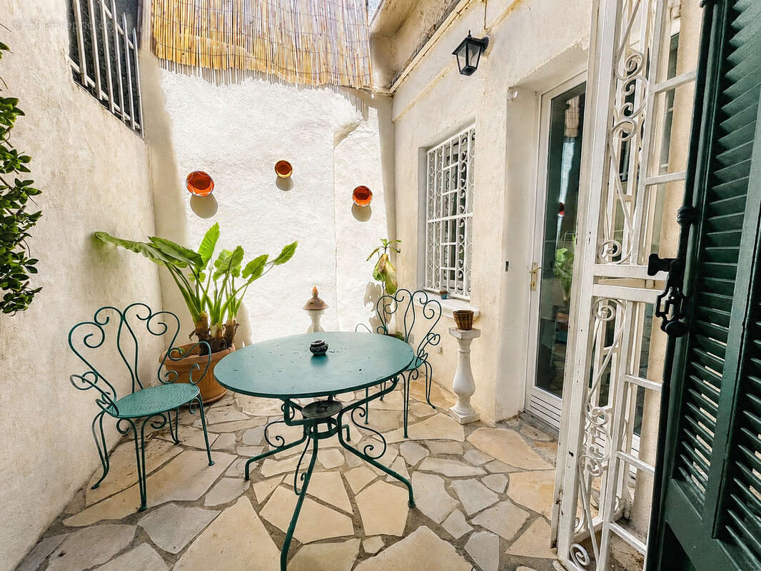 Tamaris - Appartement T3 avec terrasse & patio - photo 8