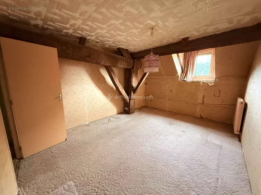 Maison à OUTREMECOURT