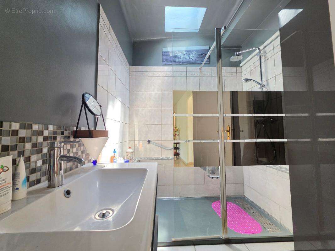 Appartement t4 avec terrasses et cave a vendre centre-ville de sanary-sur-mer - photo 8