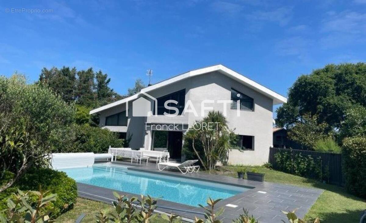 Photo 1 - Maison à VENDAYS-MONTALIVET