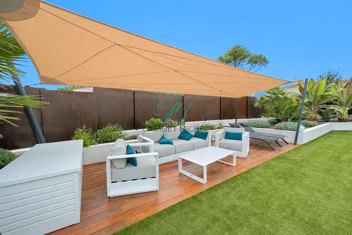 Maison à ROQUEFORT-LES-PINS