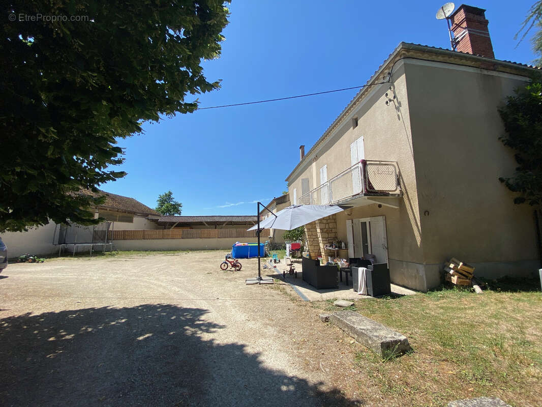 Maison à PUY-L&#039;EVEQUE