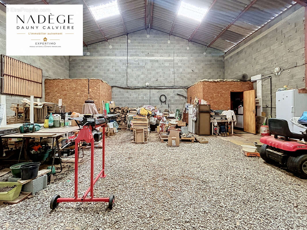 Maison rénovée de plain-pied , 3 chambres, terrain d’un hectare et garage de 100 m2 - photo 12