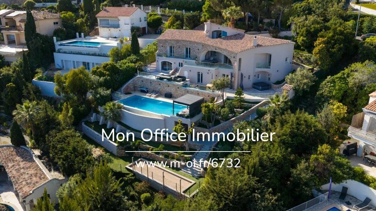 Photo Maison à Roquebrune-Sur-Argens au prix de 5 950 000€