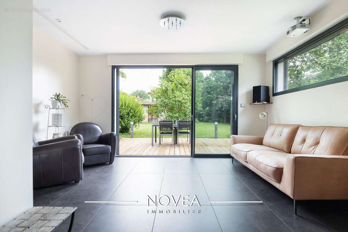 Maison à FLEURIEU-SUR-SAONE