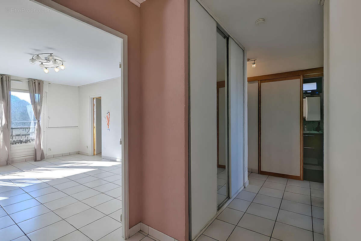 Appartement à SEYNOD