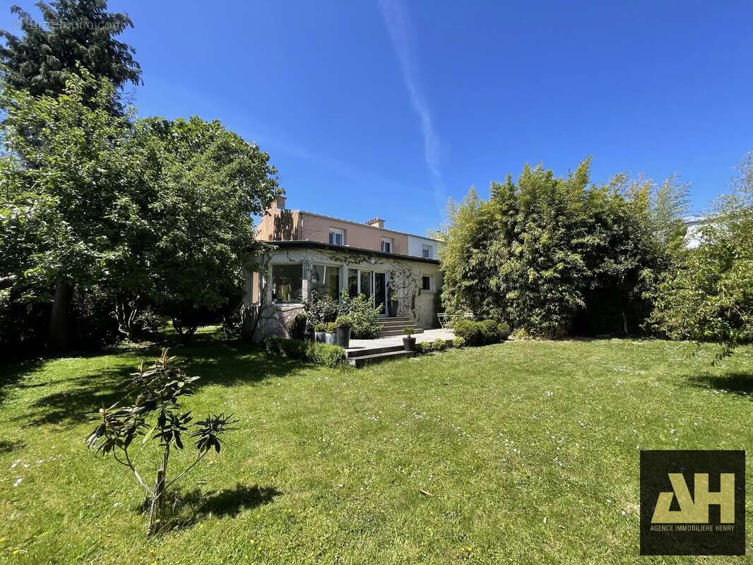 Maison à LE RELECQ-KERHUON