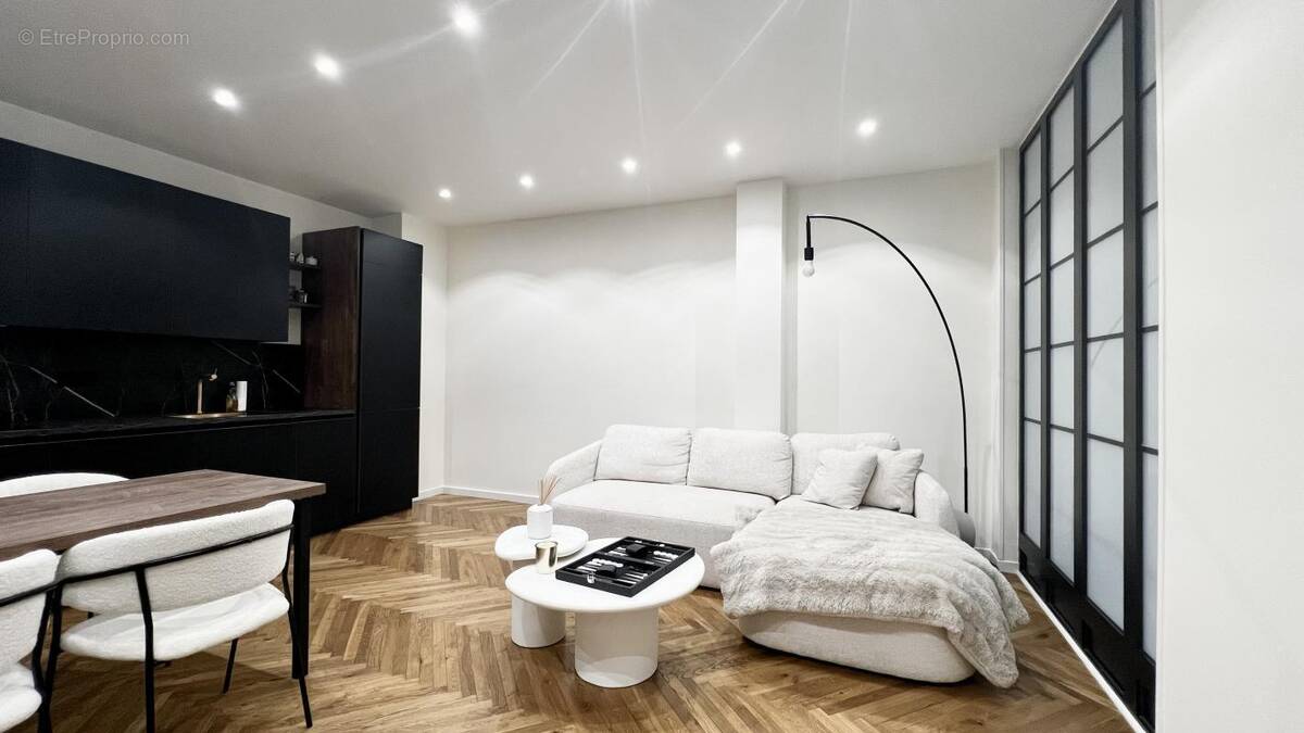 Appartement à PARIS-8E
