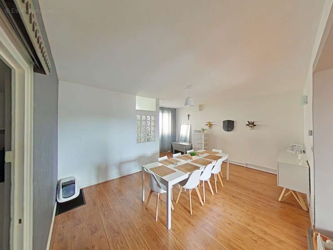 Appartement à SAINT-GENEST-LERPT