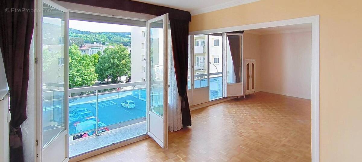 Photo 1 - Appartement à LE CHAMBON-FEUGEROLLES