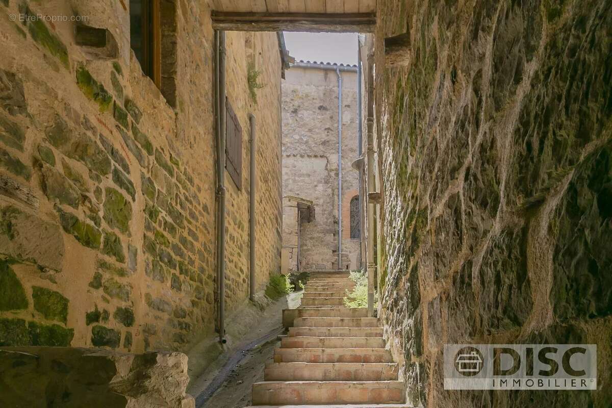 Bel appartement avec terrasse et vues imprenables dans le centre médiéval de Penne - photo 13
