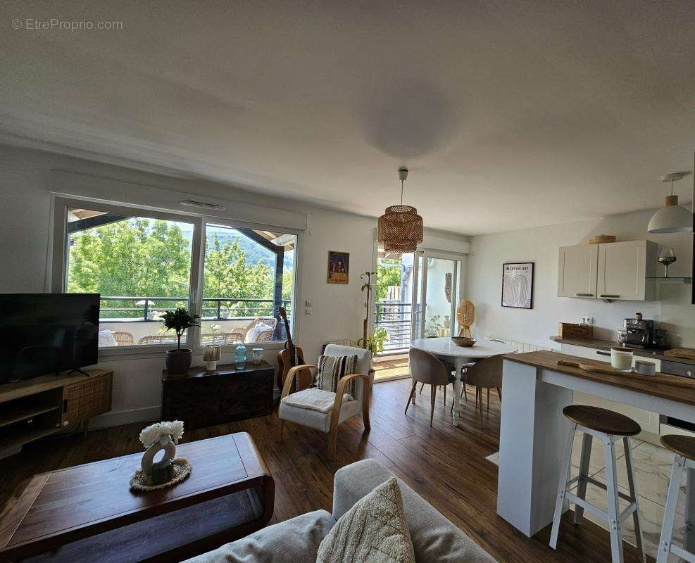 Vétraz-Monthoux Nord – T3 de 62 m² avec balcon, garage et parking – Résidence proche Genève - photo 2