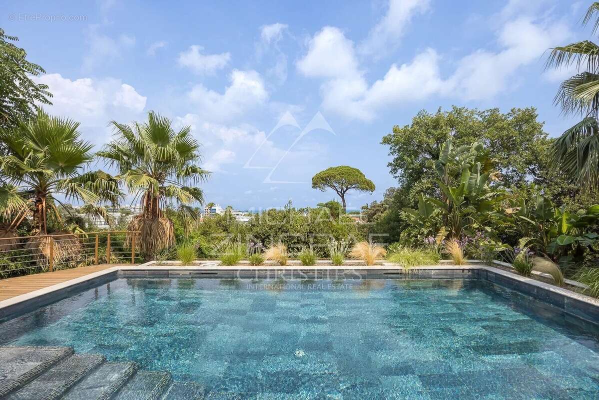 Splendide villa contemporaine rénovée  de 320 m² située dans un domaine privé - photo 18
