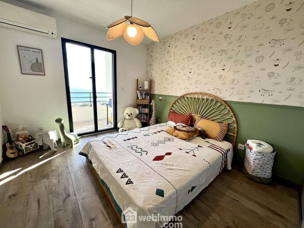 ...La 2ème qui s&#039;ouvre sur la terrasse - Appartement à SAN-MARTINO-DI-LOTA