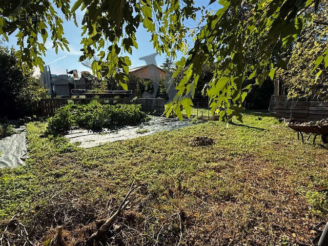 Terrain à PORTES-LES-VALENCE