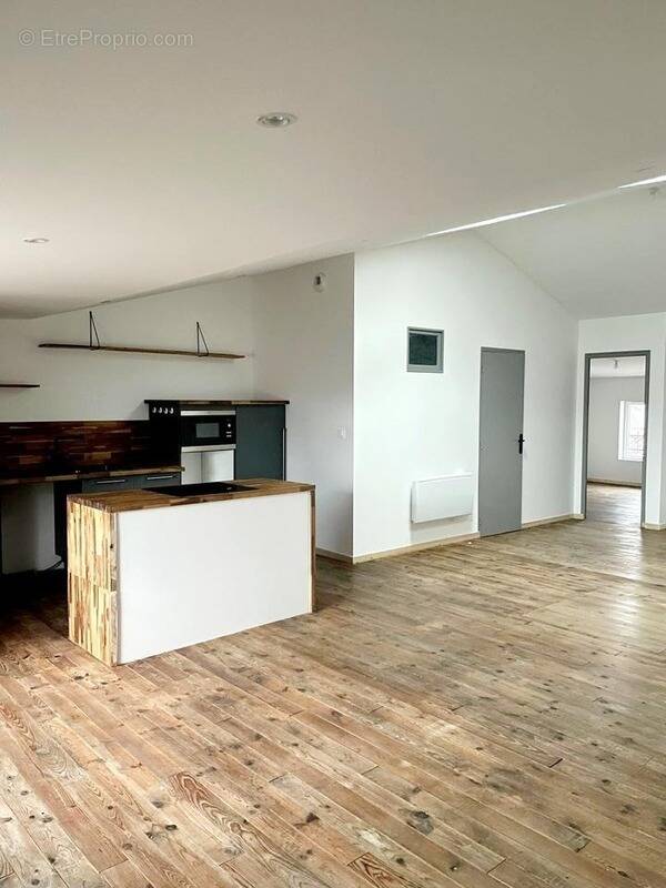 Maison à SAINT-JEAN-D'ANGELY