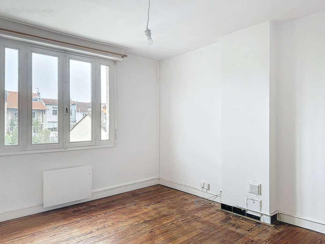 A vendre sur bordeaux - immeuble en pierre avec jardin - photo 8