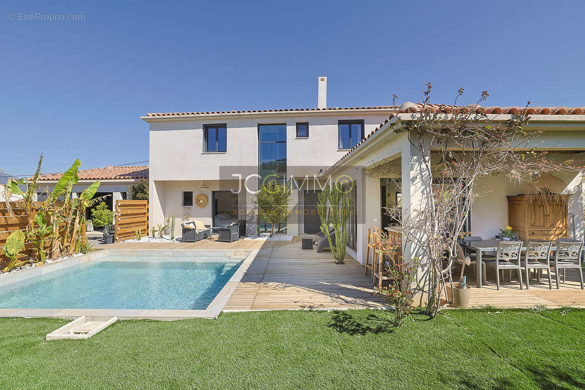 Maison à LA CRAU