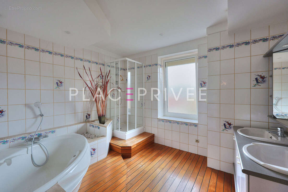 Maison à CHOLOY-MENILLOT