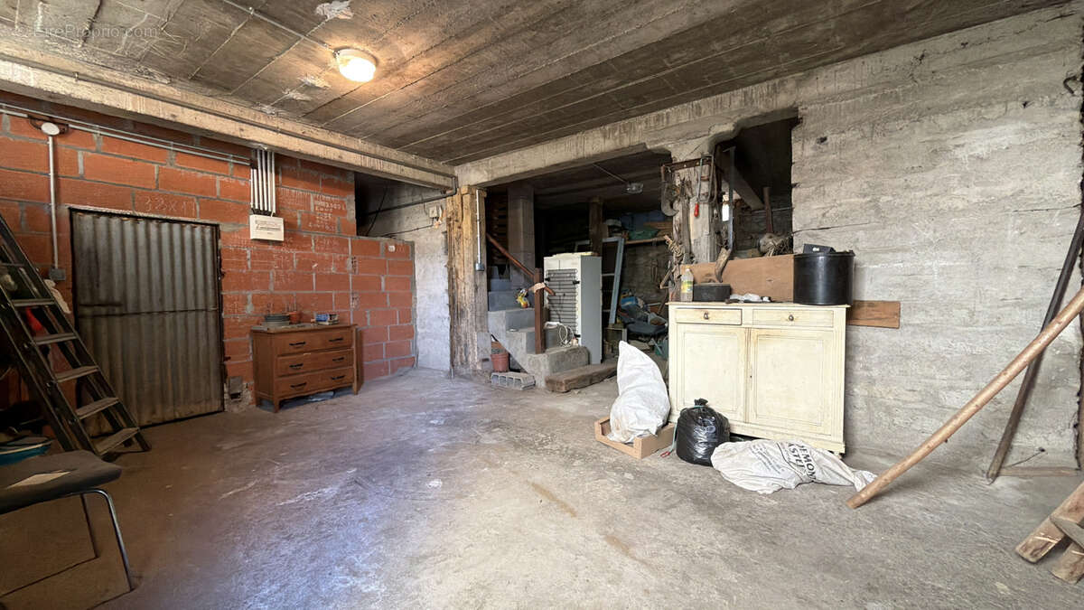 Propriété traditionnelle de 148 m2 sur parcelle arborée de 780 m2 avec dépendances - photo 18