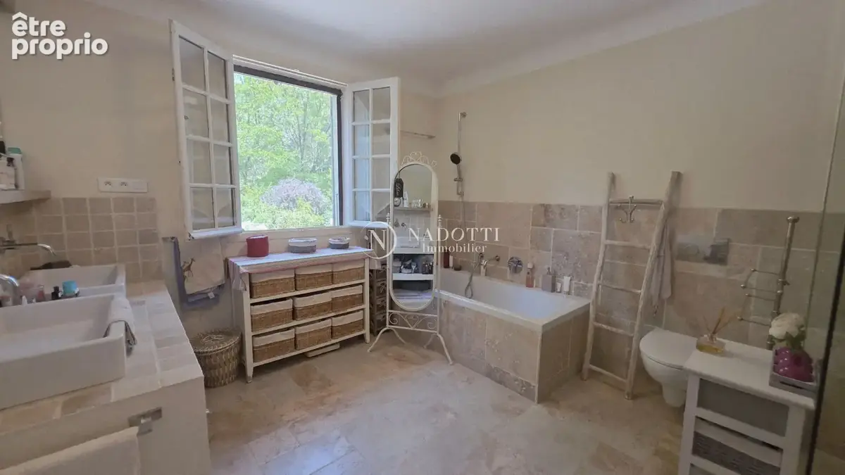 Villa de charme sur Menerbes avec piscine, jardin de lavande et cuisine professionnelle - photo 9