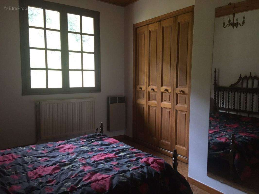 Maison à SAINTE-COLOMBE-SUR-GUETTE