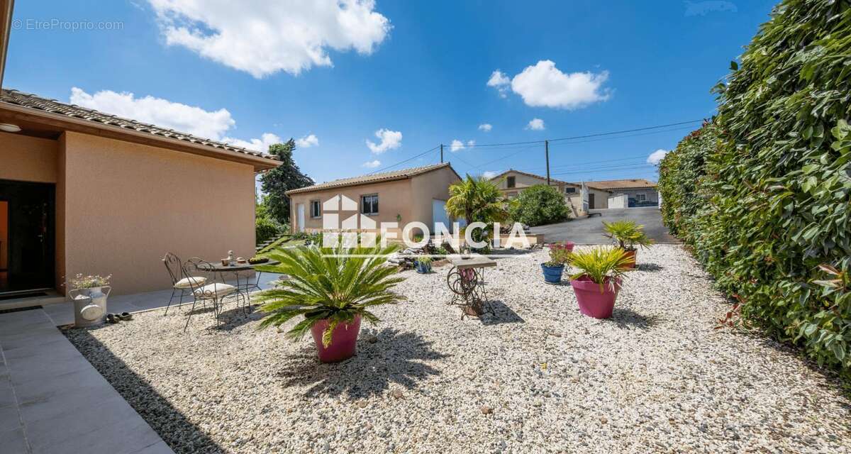 Maison à SAINT-CLAR-DE-RIVIERE