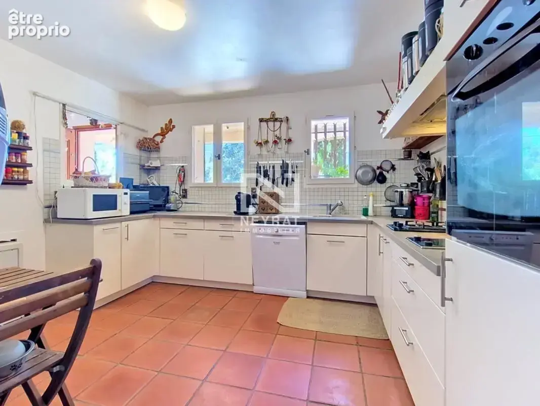 Bagnols en foret: 3 chambres , double garage, piscine, grand terrain - photo 12