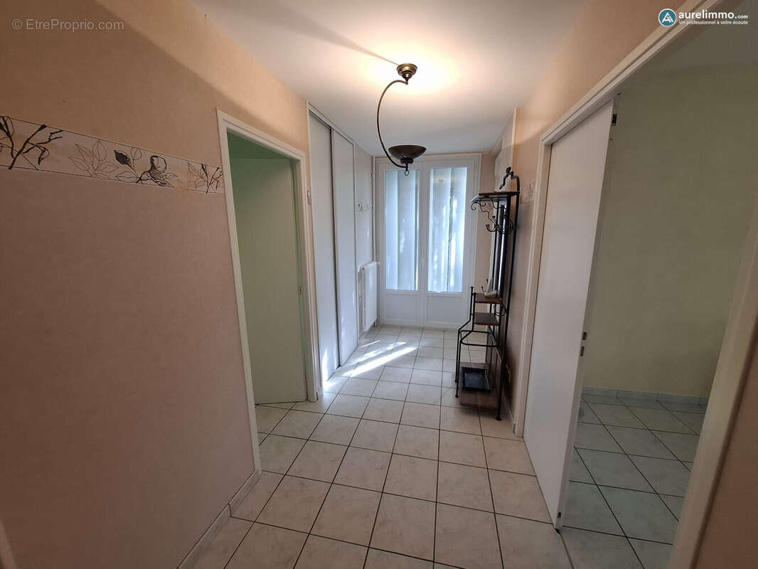 Maison 190 m² à Neris-Les-Bains  - photo 4