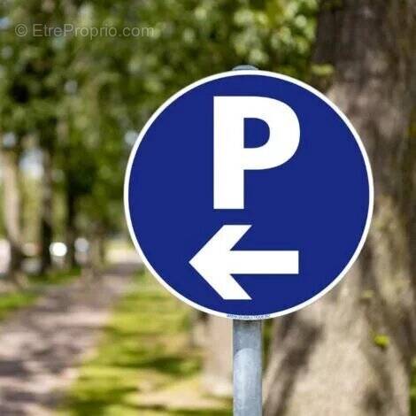 Parking à PARIS-15E