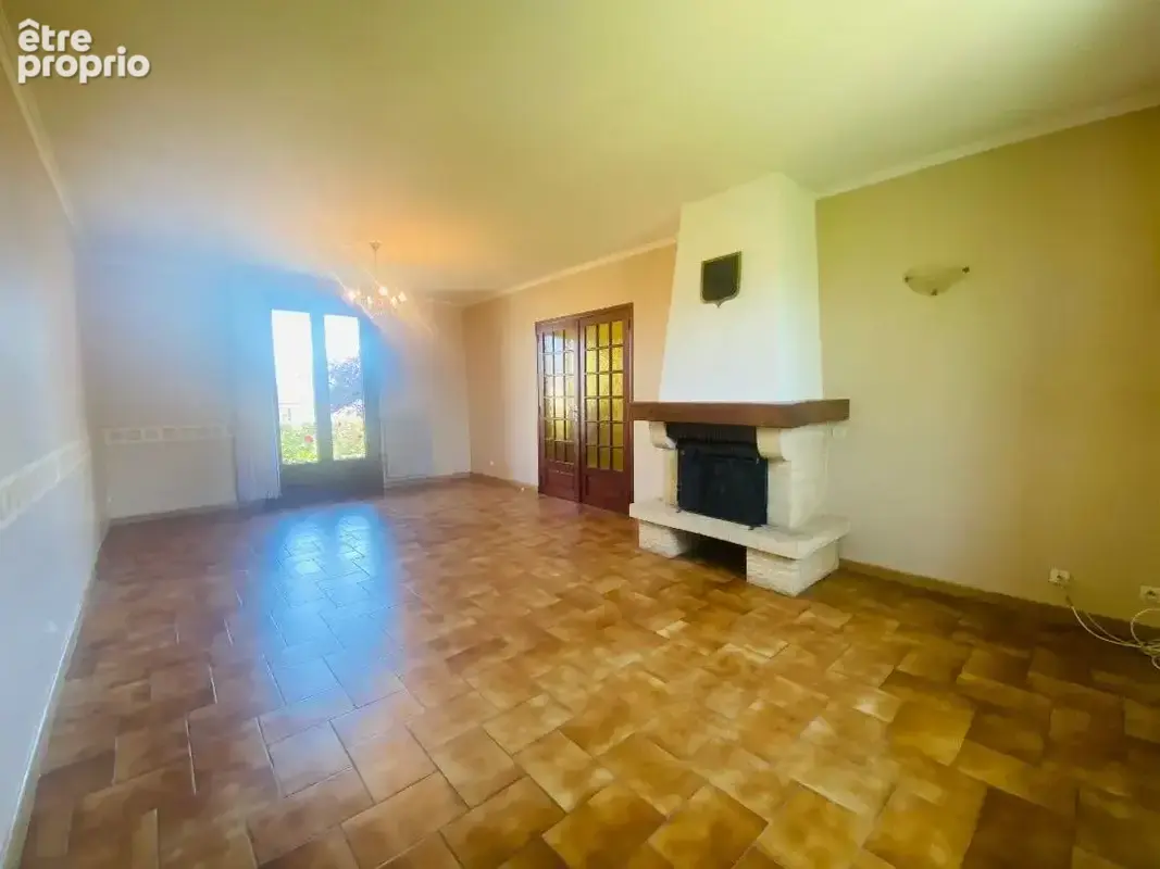 A vendre à la Chapelaude - Maison 4 chambres sur sous/sol semi-enterrée avec garage pour 2 vl - photo 3
