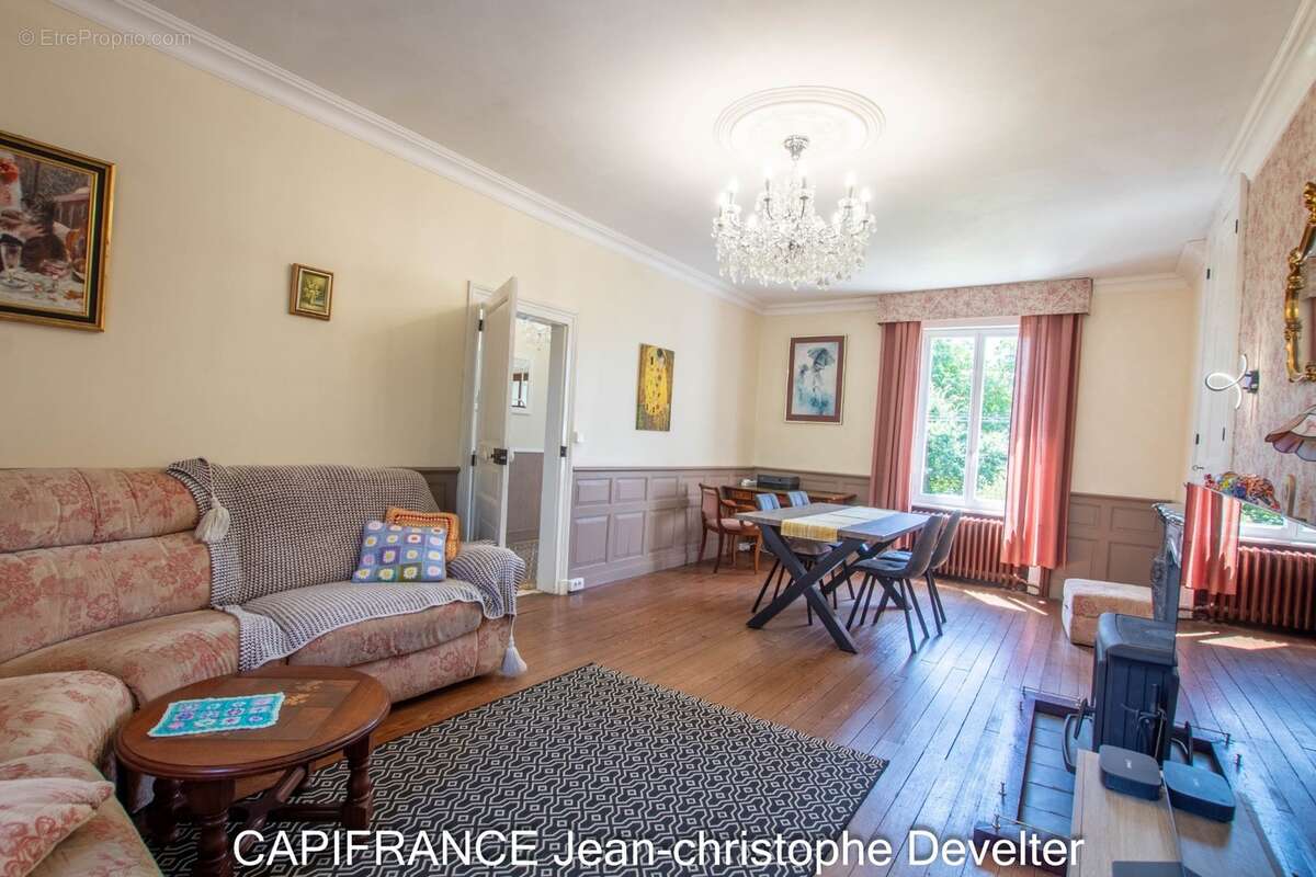 Maison bourgeoise à vendre 4 chambres SAINT DENIS DE GASTINES (53) sur terrain de 5 400 m2 - photo 4