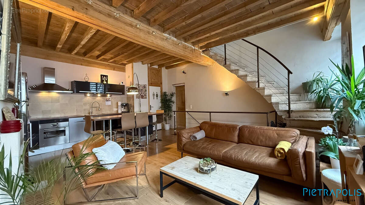 Maison à NEUVILLE-SUR-SAONE