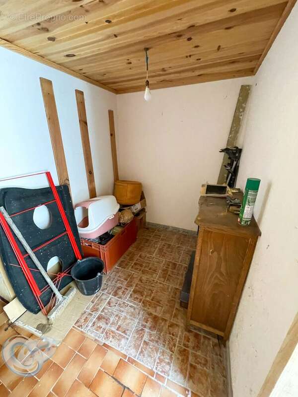 Revest-du-Bion - maison de village à rénover de 44 m² habitable pour un total de152 m² . - photo 4