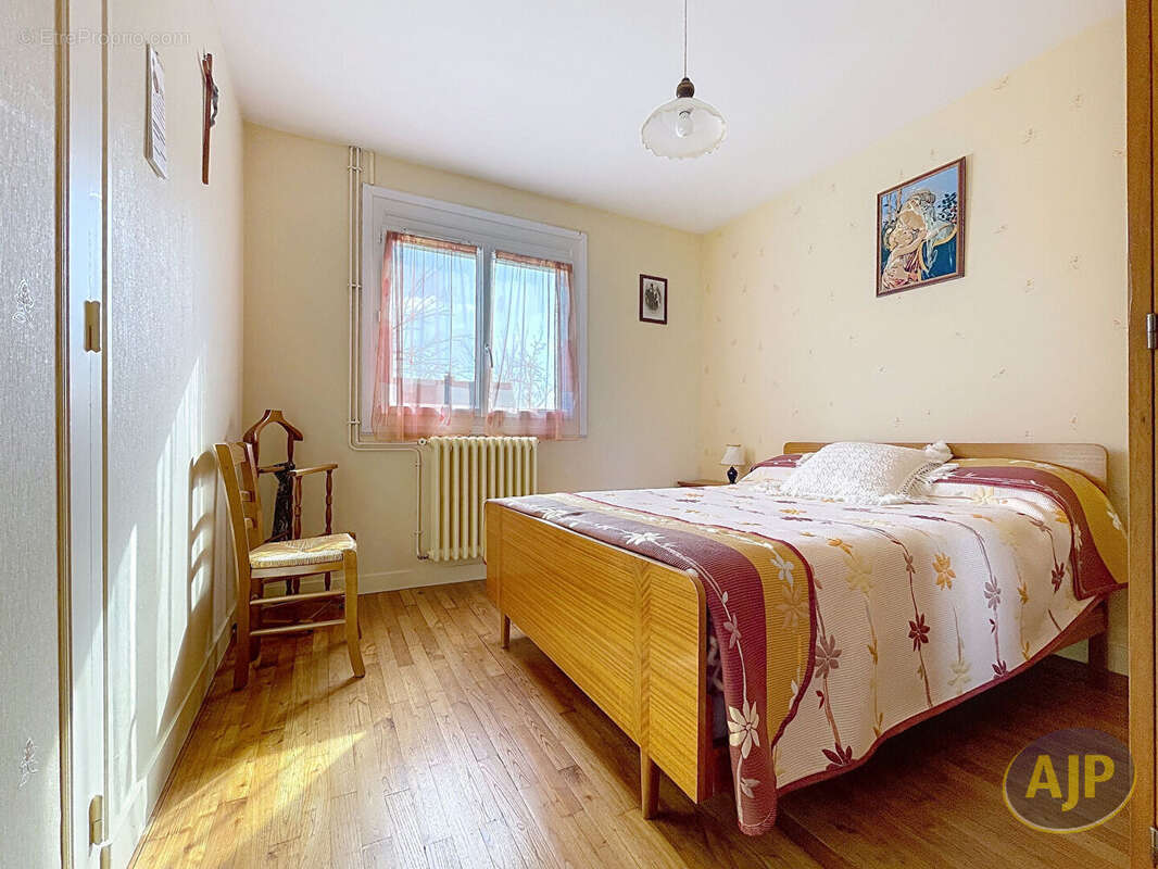 Maison à SAINT-PERREUX