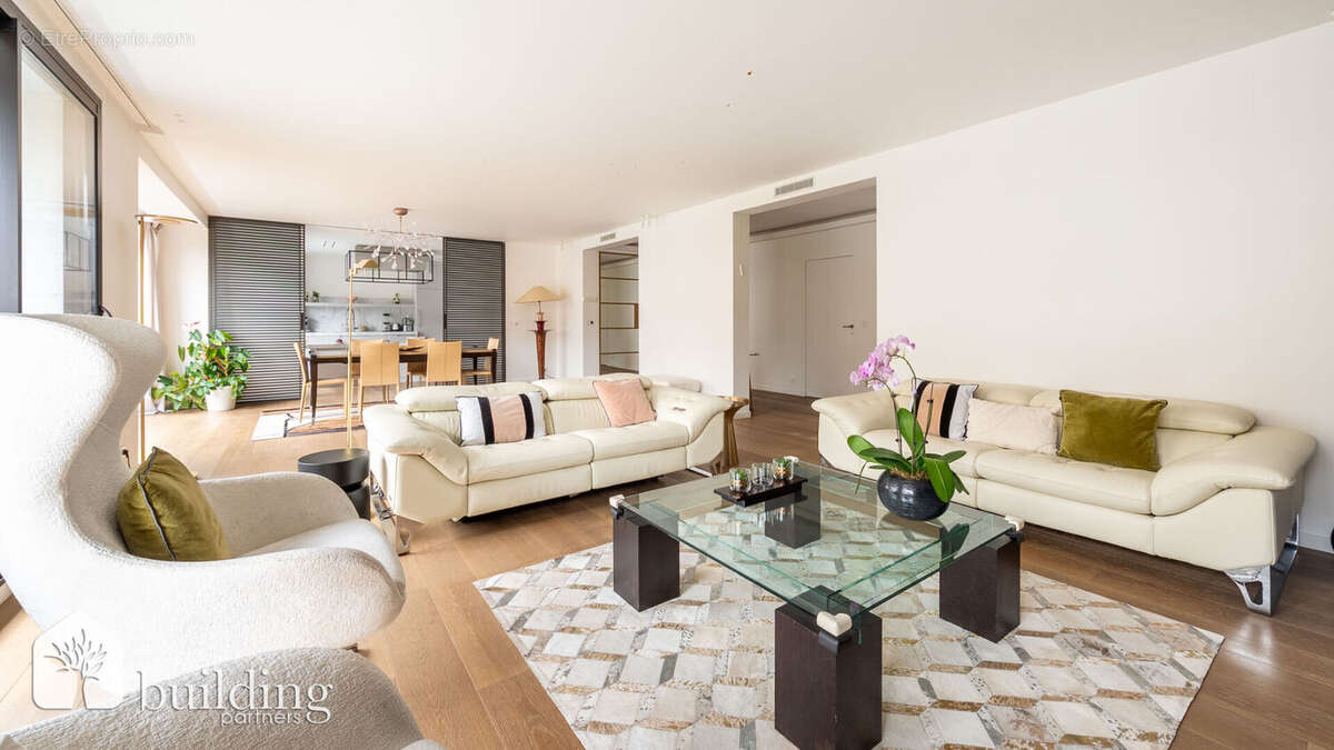 Appartement à PARIS-16E