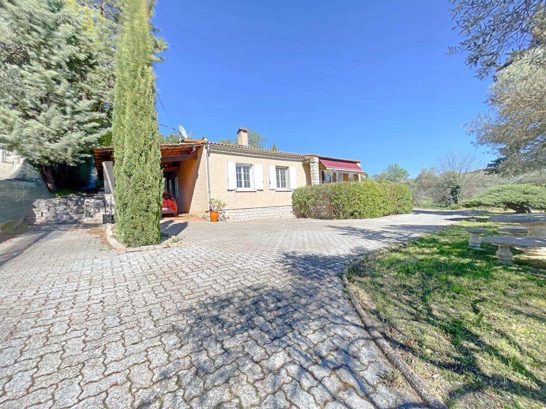 Maison à GINASSERVIS