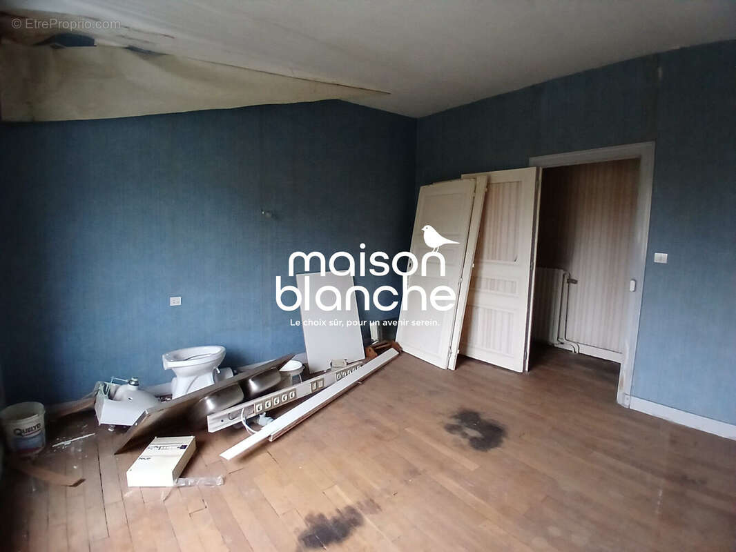 Appartement 246 m² à Parthenay  - photo 6