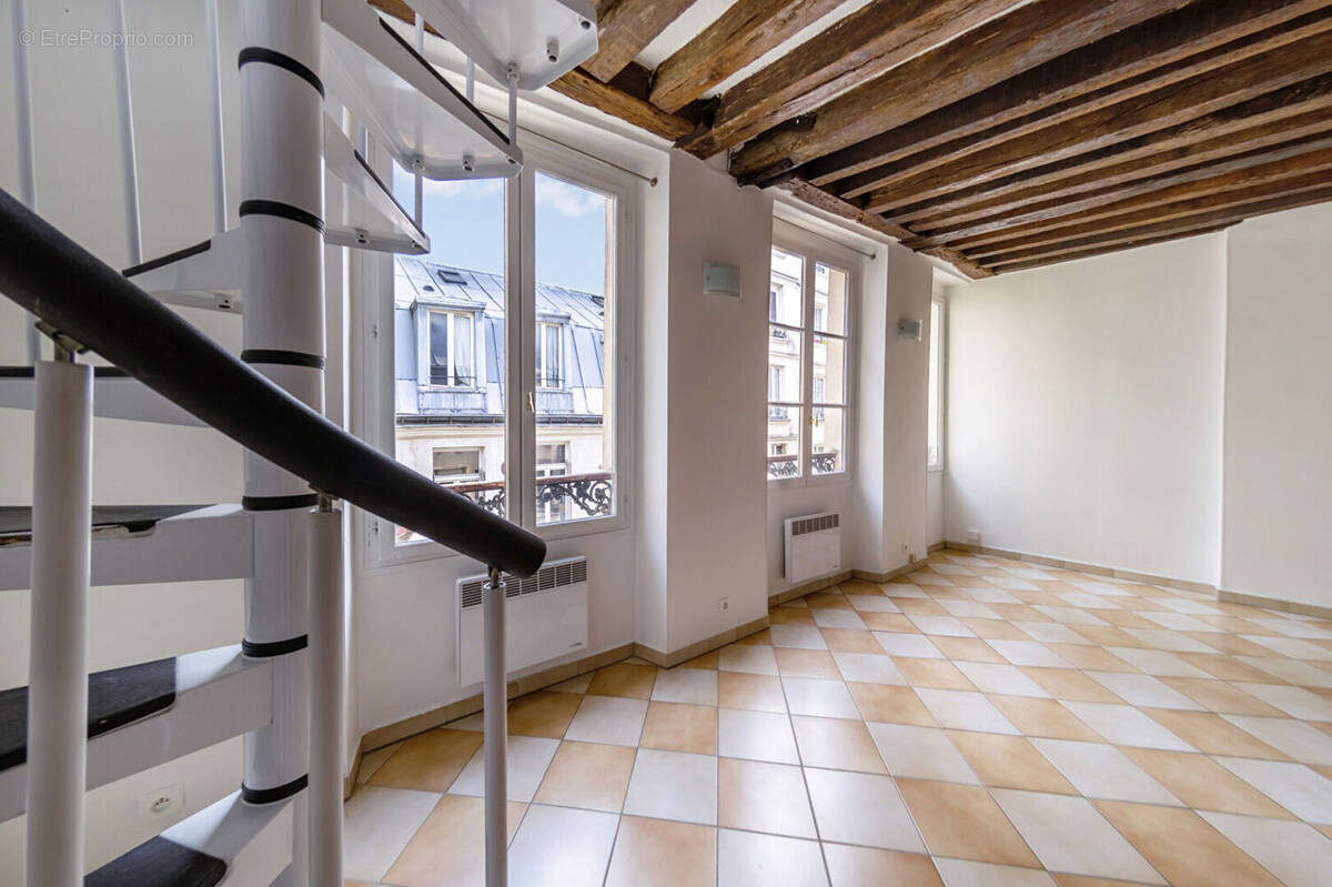 Appartement à PARIS-2E