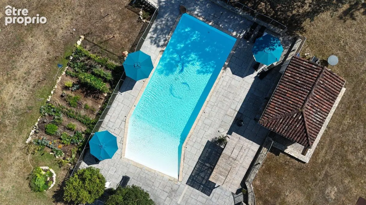 Domaine Gourdon avec piscine sur 13.5 hectares de terrain - photo 4