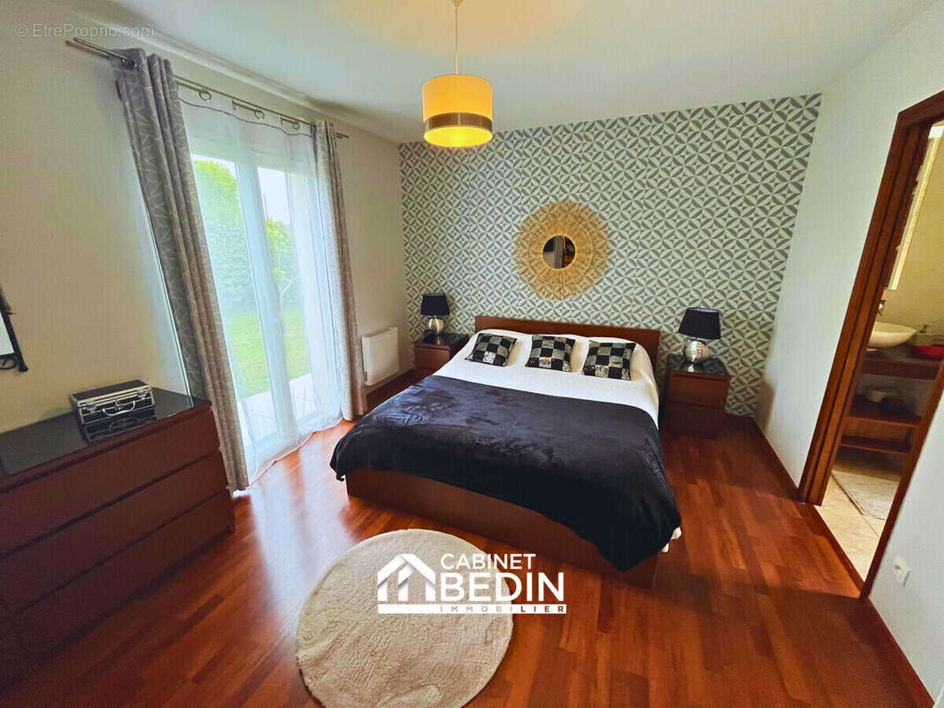Maison 163 m² à Saint-Germain-Du-Puch  - photo 3