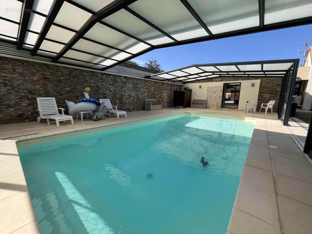 Bourg du CELLIER -  Belle maison plain pied  - 200 m2 - 8 pièces - piscine - photo 18