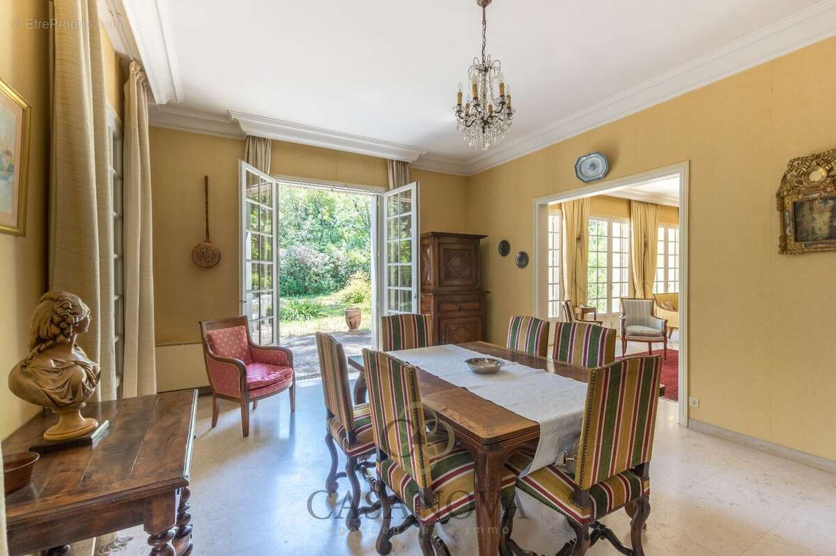 Maison familiale de plus de 270 m² avec parc arboré de 3 000 m² aux Arceaux à Montpellier - photo 14