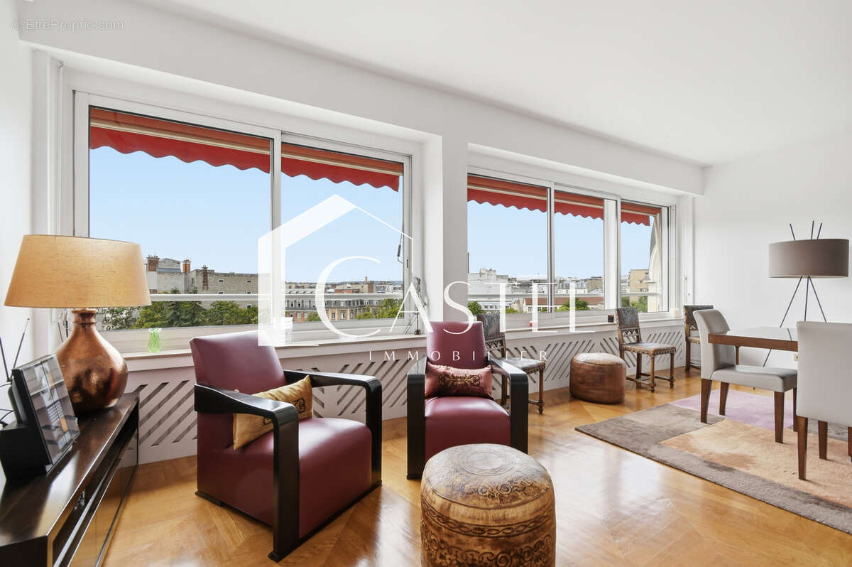 Appartement à PARIS-16E