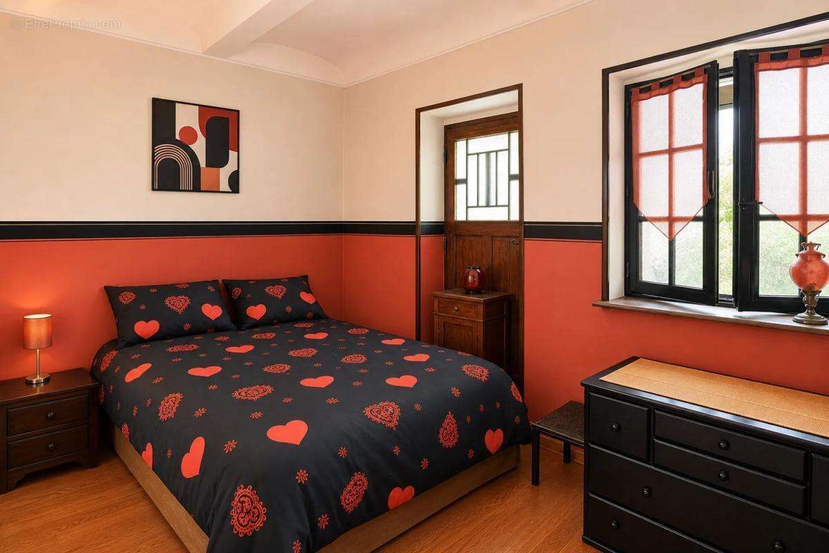 Maison de 10 pièces de 197 m² à Saint-Florent-sur-Auzonnet - photo 7