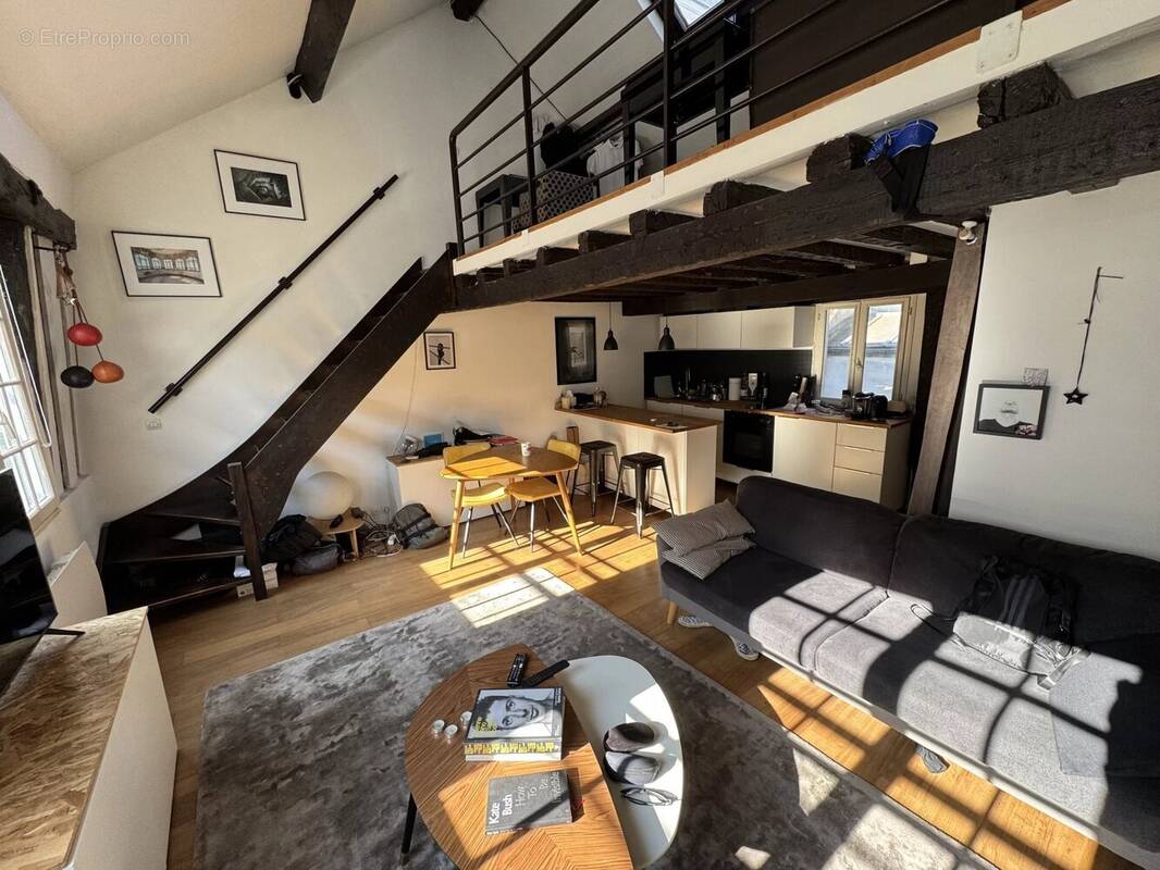 Appartement à PARIS-3E